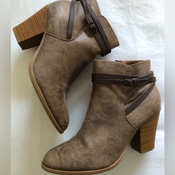 Shoes - Brown booties like new
